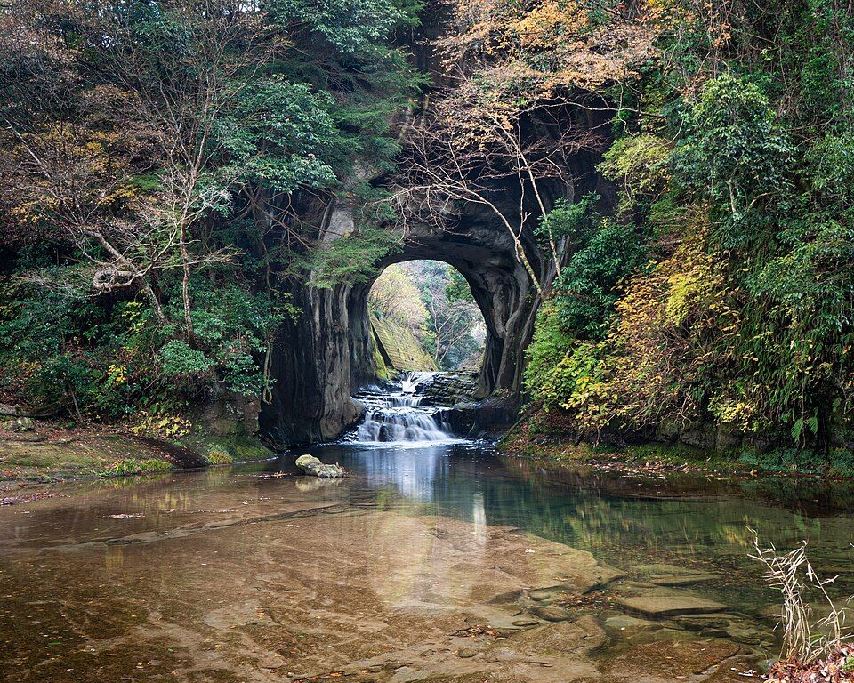 清水溪流广场(浓沟瀑布・龟岩洞窟)