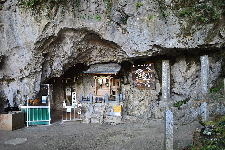 龙河洞