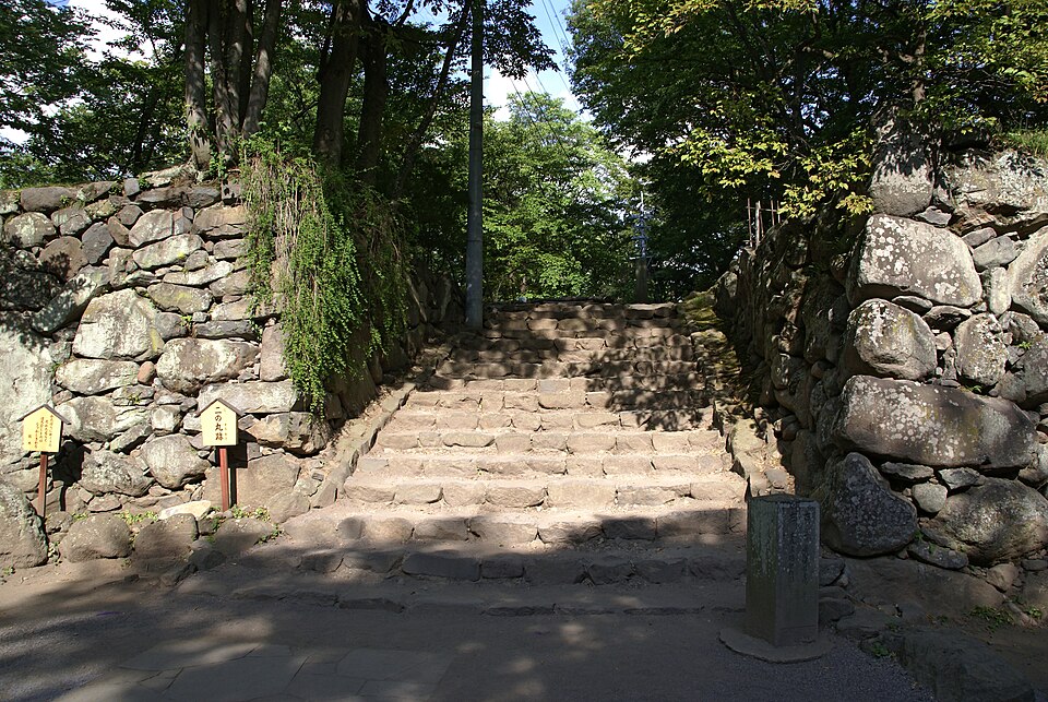 Komoro Castle Ruins (Kaikoen)