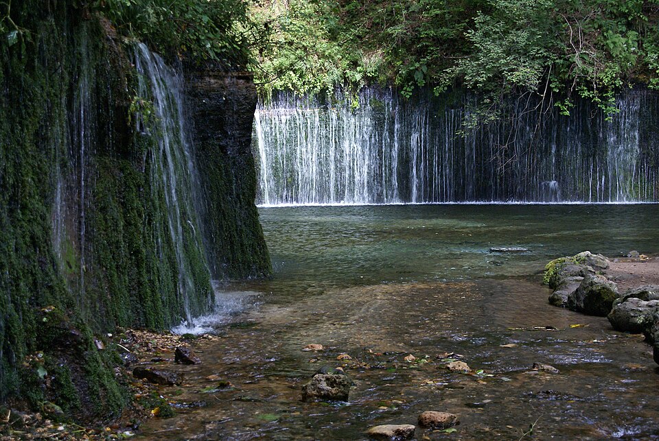 Shiraito Falls (Karuizawa)