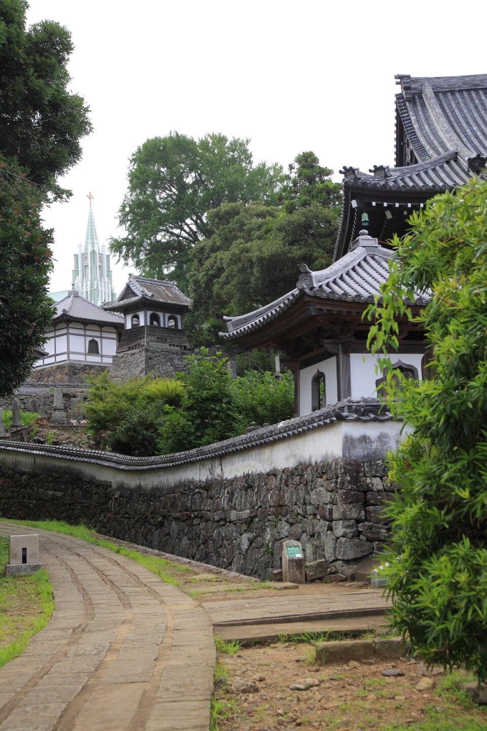 Vue sur les temples et l'église de Hirado