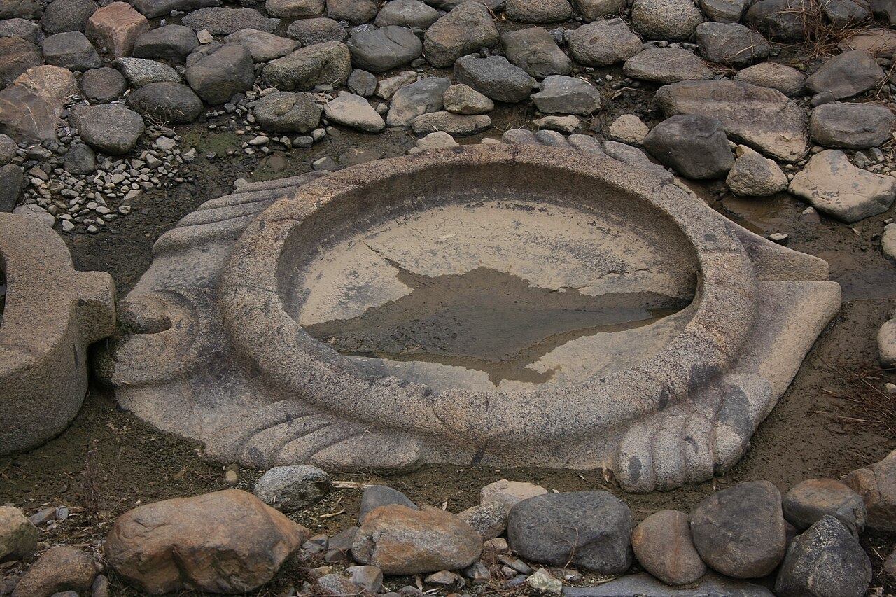 Sitio de Sakafune-ishi y pila en forma de tortuga