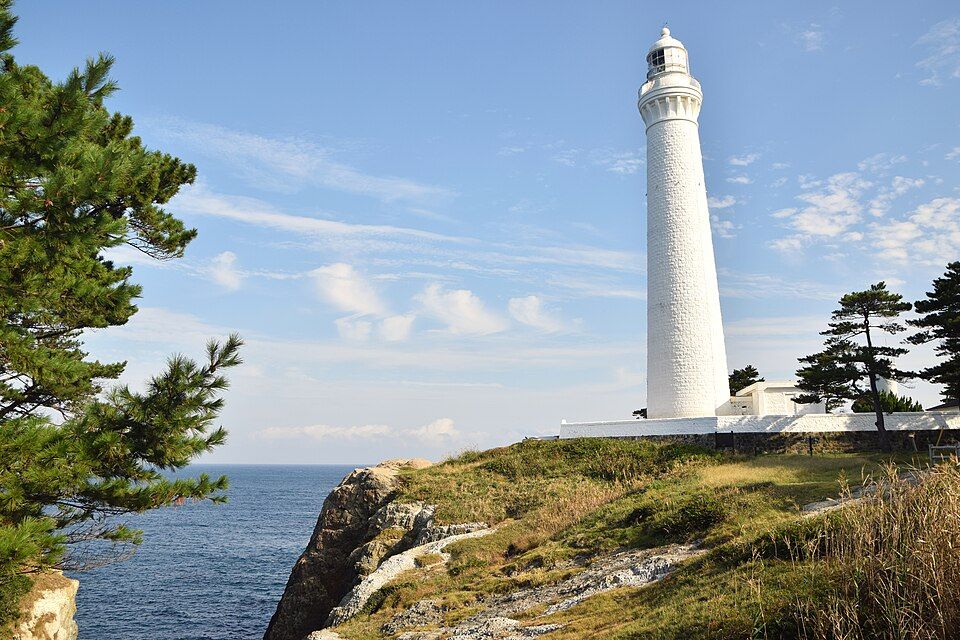 Faro y santuario de Hinomisaki